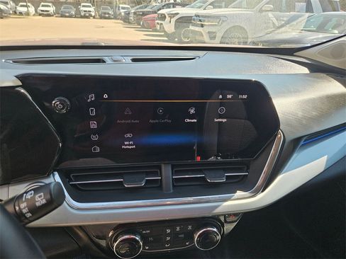 Used 2025 Chevrolet Trax LT w/ LT Convenience Package image 19