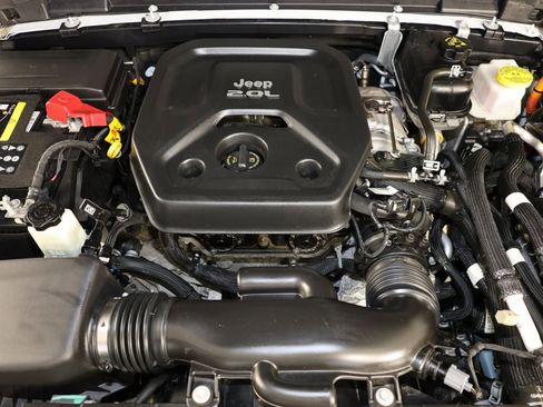 Used 2022 Jeep Wrangler Unlimited Sahara image 36