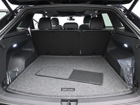 New 2026 Volkswagen Atlas Cross Sport SE image 12