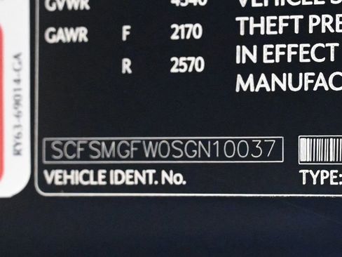 Used 2025 Aston Martin V8 Vantage Coupe image 27