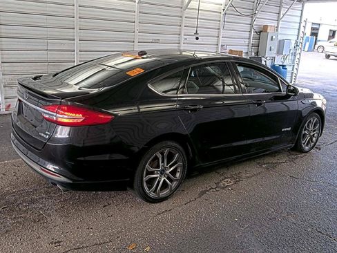 Used 2017 Ford Fusion SE w/ Equipment Group 601A FWD image 2