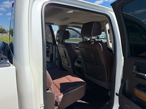 Used 2014 Chevrolet Silverado 1500 High Country w/ High Country Premium Package AWD/4WD image 20