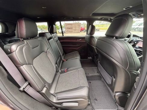 New 2026 Jeep Grand Cherokee L 4WD image 9