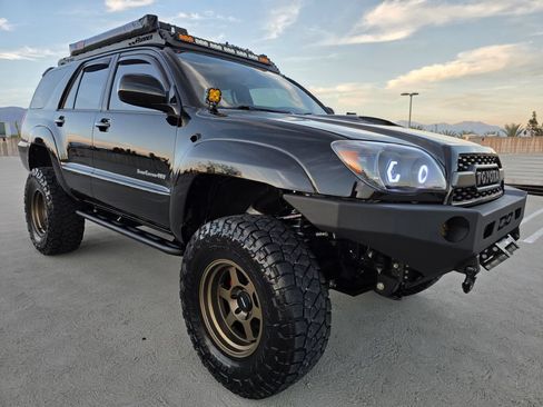 Used 2004 Toyota 4Runner SR5 AWD/4WD image 5