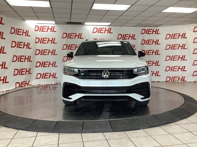 Used 2023 Volkswagen Tiguan SE R-Line AWD/4WD image 2