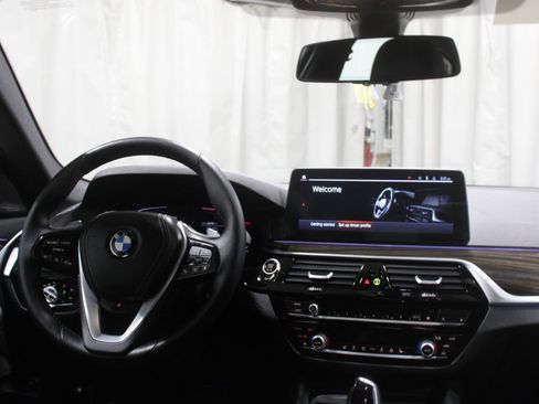 Used 2023 BMW 530i xDrive w/ Premium Package AWD/4WD image 3