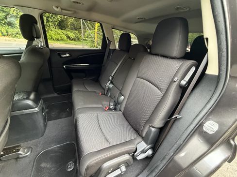 Used 2019 Dodge Journey SE w/ Connectivity Group FWD image 24