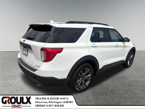 Used 2022 Ford Explorer XLT w/ Equipment Group 202A AWD/4WD image 6