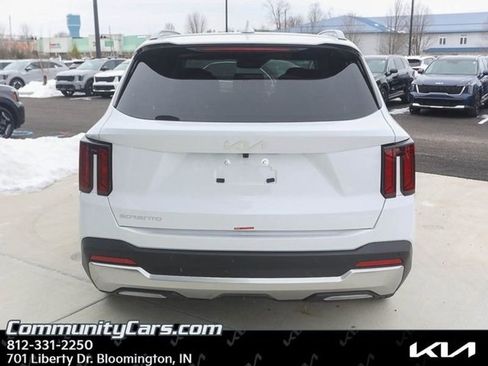 Certified 2025 Kia Sorento S w/ Panoramic Sunroof Package image 5