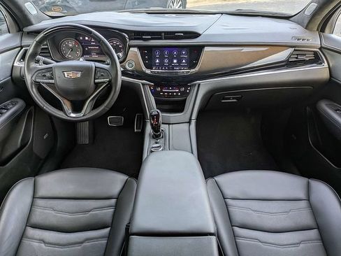 Certified 2025 Cadillac XT6 Sport w/ Platinum Package AWD/4WD image 17