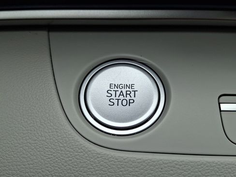 Certified 2022 Hyundai Elantra Limited w/ Cargo Package image 23