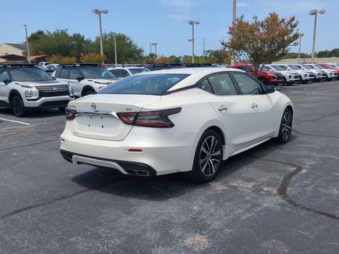 Used 2023 Nissan Maxima SV w/ Floor Mat Group FWD image 6