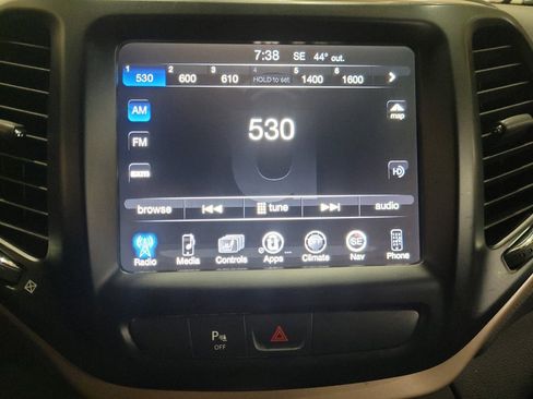 Used 2018 Jeep Cherokee Limited AWD/4WD image 25