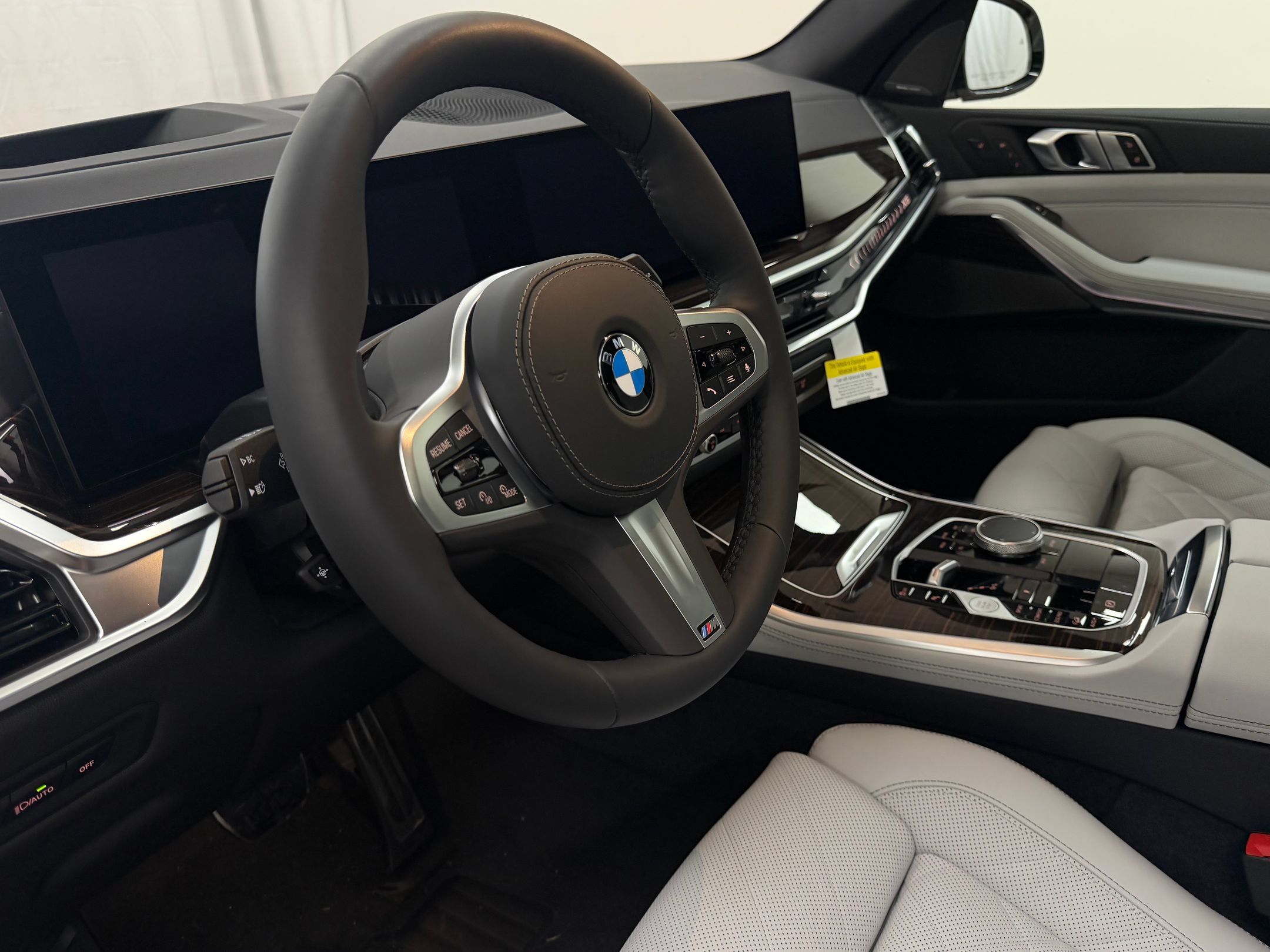Used 2026 BMW X5 xDrive40i w/ M Sport Package AWD/4WD image 4