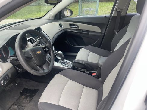 Used 2015 Chevrolet Cruze LS image 16