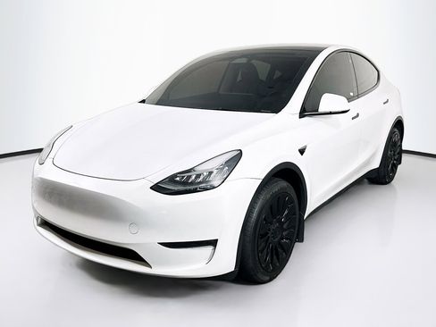 Used 2023 Tesla Model Y Long Range AWD/4WD image 3