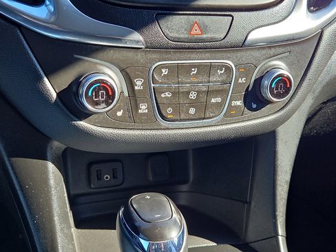 Used 2018 Chevrolet Equinox LT w/ Sun & Infotainment Package image 18