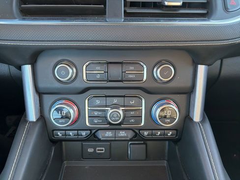Used 2024 GMC Yukon SLT w/ SLT Luxury Package AWD/4WD image 16