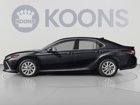 Used 2023 Toyota Camry LE FWD image 4