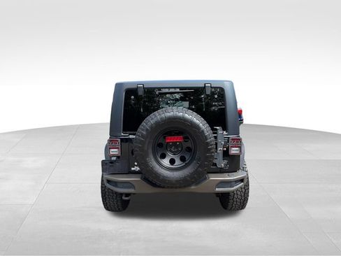 Used 2017 Jeep Wrangler Sahara AWD/4WD image 4