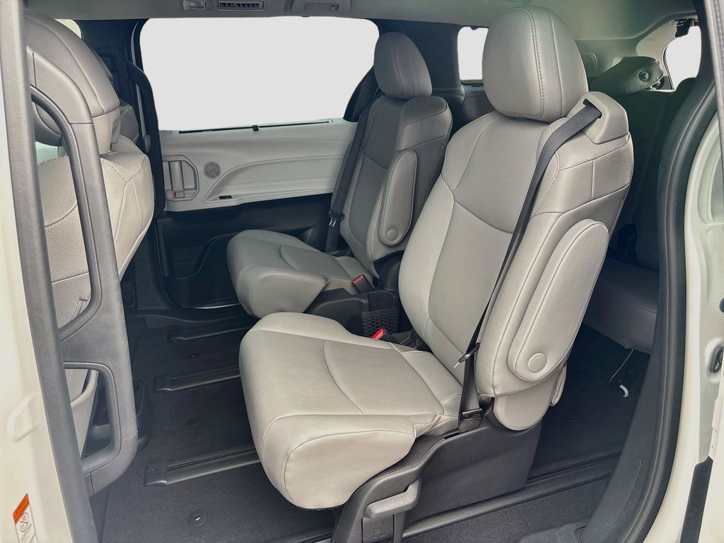 Certified 2026 Toyota Sienna XLE FWD image 21