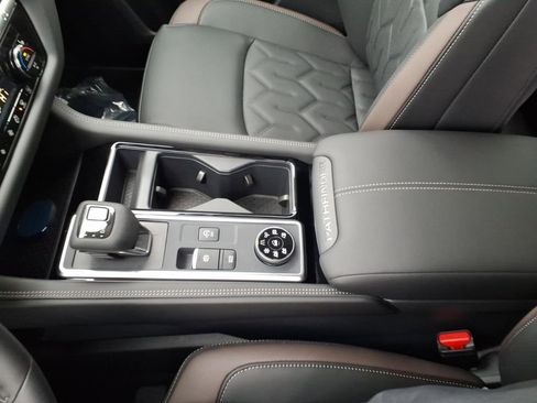 New 2026 Nissan Pathfinder Platinum image 15