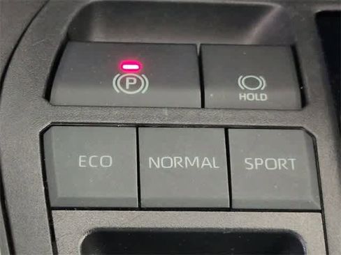 Used 2022 Toyota RAV4 LE image 38