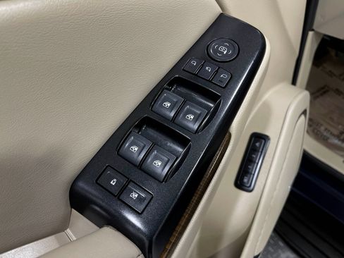 Used 2018 GMC Yukon Denali AWD/4WD image 16