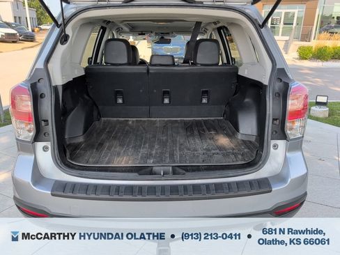 Used 2017 Subaru Forester 2.5i Touring AWD/4WD image 14