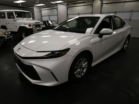 Certified 2025 Toyota Camry LE image 3