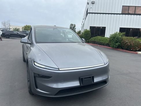Used 2026 Tesla Model Y 2WD image 1