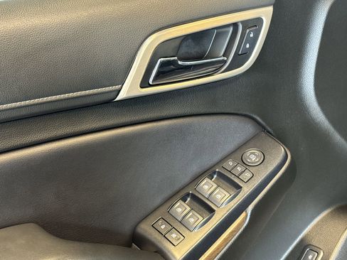 Used 2019 GMC Yukon Denali w/ Denali Ultimate Package AWD/4WD image 12