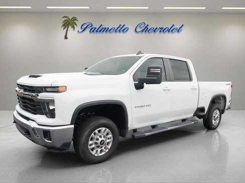 Used 2025 Chevrolet Silverado 2500 LT w/ Convenience Package AWD/4WD image 6
