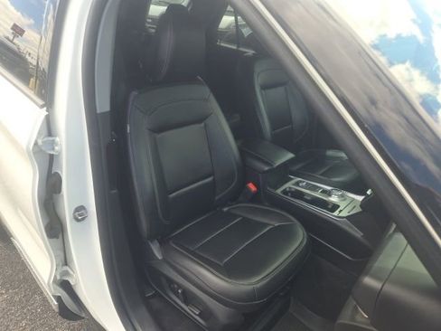 Used 2022 Ford Explorer XLT w/ Equipment Group 202A AWD/4WD image 21
