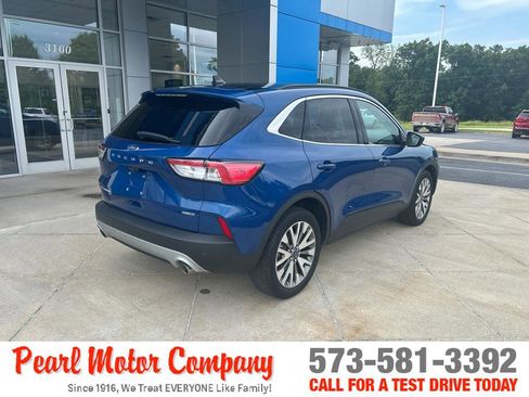 Used 2022 Ford Escape Titanium image 4