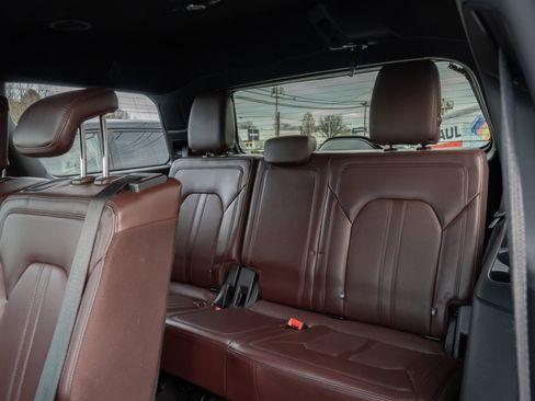 Used 2024 Ford Expedition Limited image 27