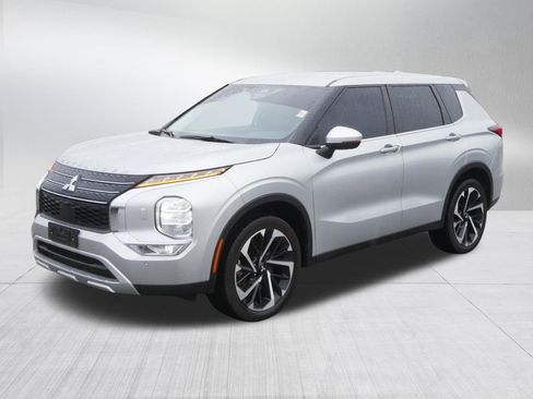 Used 2022 Mitsubishi Outlander SE AWD/4WD image 3