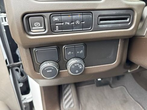Used 2024 Chevrolet Tahoe LS RWD image 17