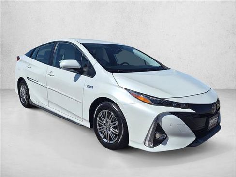 Used 2021 Toyota Prius Prime Limited FWD image 3