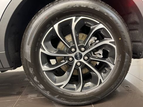 Used 2026 Lincoln Nautilus Premier image 7