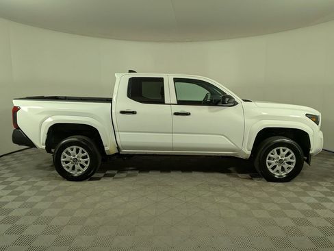 Used 2024 Toyota Tacoma SR AWD/4WD image 2