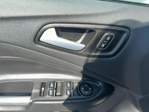 Used 2019 Ford Escape SE w/ SE Sport Appearance Package AWD/4WD image 12