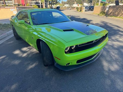 Used 2015 Dodge Challenger R/T Scat Pack w/ Leather Interior Group RWD image 2