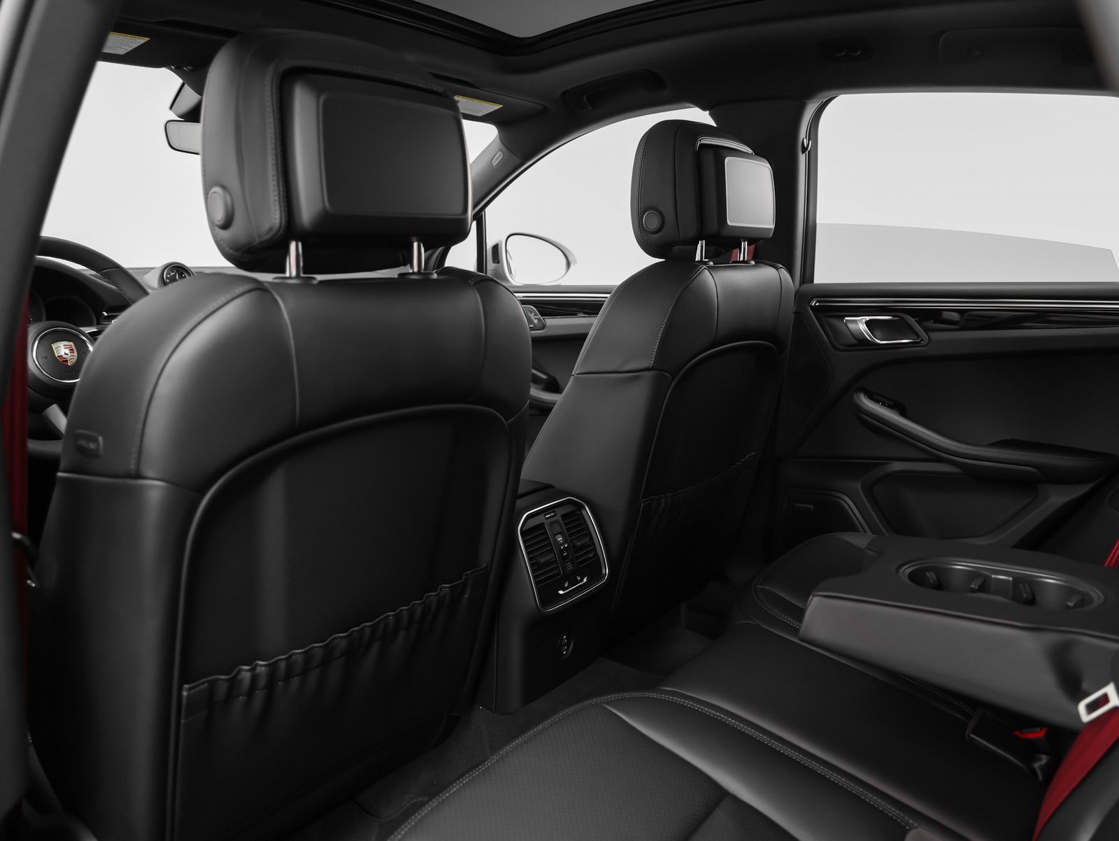 Certified 2025 Porsche Macan AWD/4WD image 38