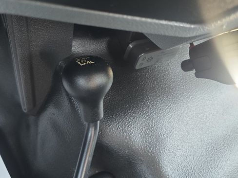 Used 2015 Ford F250 XL w/ Power Equipment Group AWD/4WD image 24