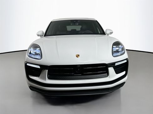 Certified 2023 Porsche Macan image 10