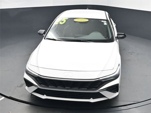 Certified 2025 Hyundai Elantra Sport image 22