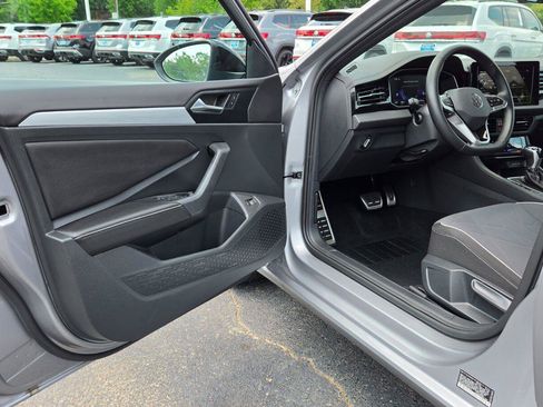 Used 2025 Volkswagen Jetta Sport FWD image 19