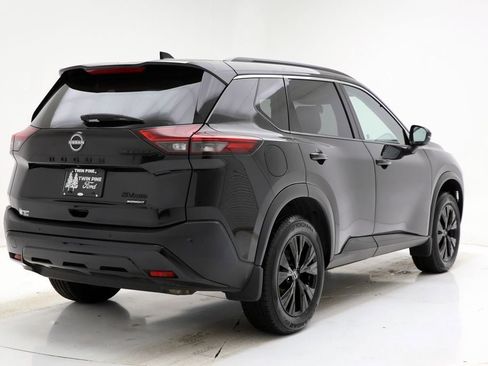 Used 2023 Nissan Rogue SV w/ SV Premium Package image 8