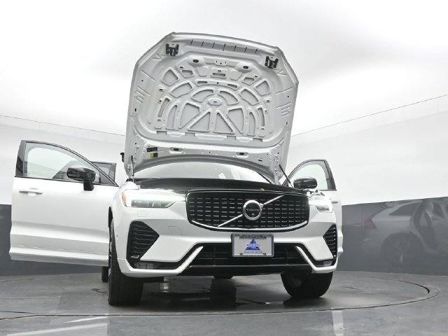 Used 2024 Volvo XC60 B5 Ultimate w/ Protection Package Premier AWD/4WD image 55